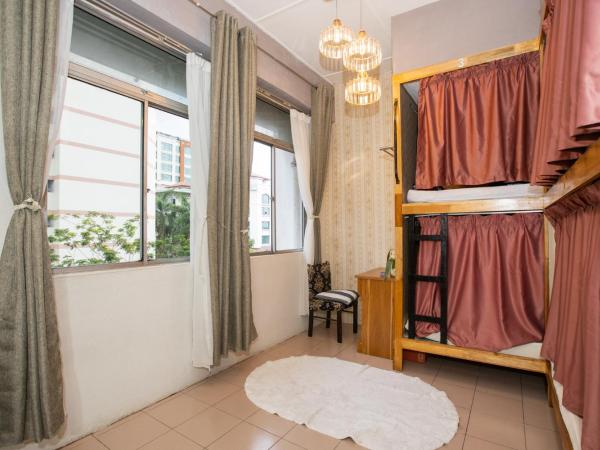 Escape Backpackers KK : photo 5 de la chambre lit dans un dortoir de 4 lits