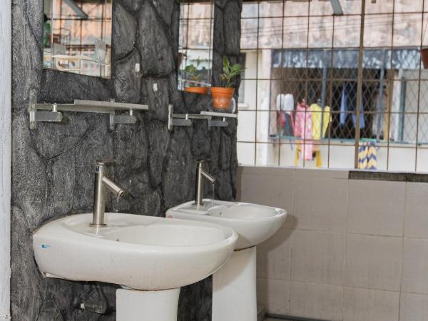 Escape Backpackers KK : photo 1 de la chambre lit dans dortoir de 8 lits