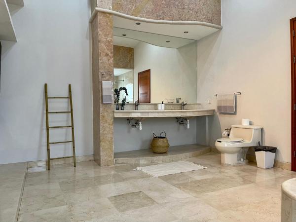 Guerrero 318 : photo 1 de la chambre chambre lit king-size avec balcon