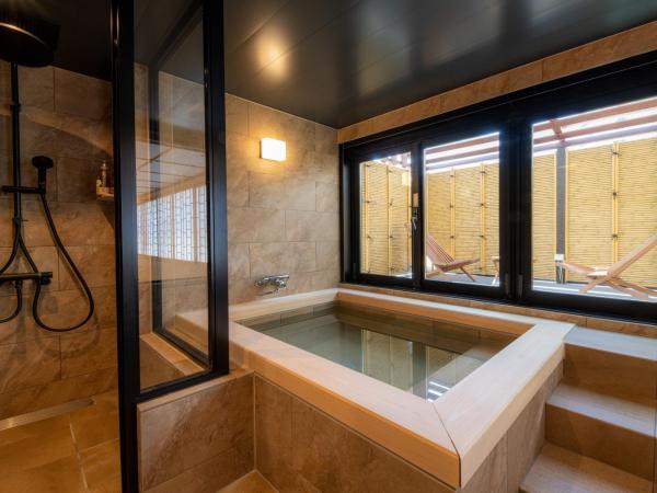 Hotel Isago Kobe : photo 2 de la chambre suite avec baignoire spa