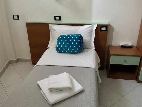 Hotel Mercurio : photo 5 de la chambre chambre triple