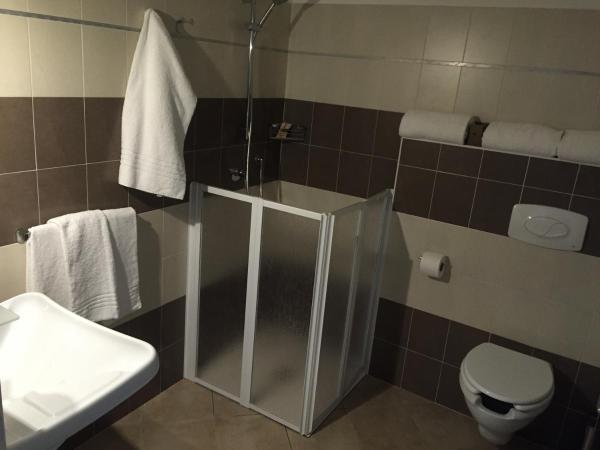 Hotel Montecarlo : photo 2 de la chambre chambre triple