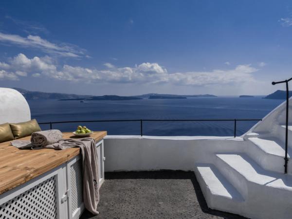 Ducato di Oia - Adults Only : photo 2 de la chambre suite lune de miel avec bain à remous - vue sur caldera