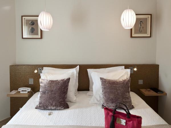 Hotel des Lices : photo 3 de la chambre chambre double ou lits jumeaux standard - vue sur la rue