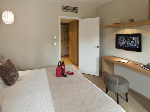 Hotel des Lices : photo 4 de la chambre chambre double ou lits jumeaux standard - vue sur la rue