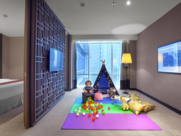 Aston Priority Simatupang Hotel and Conference Center : photo 3 de la chambre suite familiale