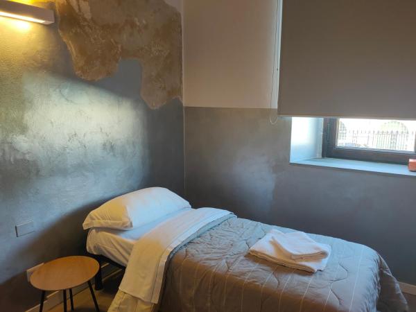 Apartment Nido Stazione : photo 8 de la chambre chambre lits jumeaux avec salle de bains privative séparée