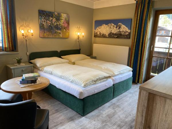 Hotel Edelweiss Kitzbühel : photo 1 de la chambre chambre double avec balcon
