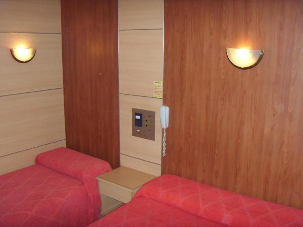 Hotel Embajador : photo 4 de la chambre chambre double ou lits jumeaux standard