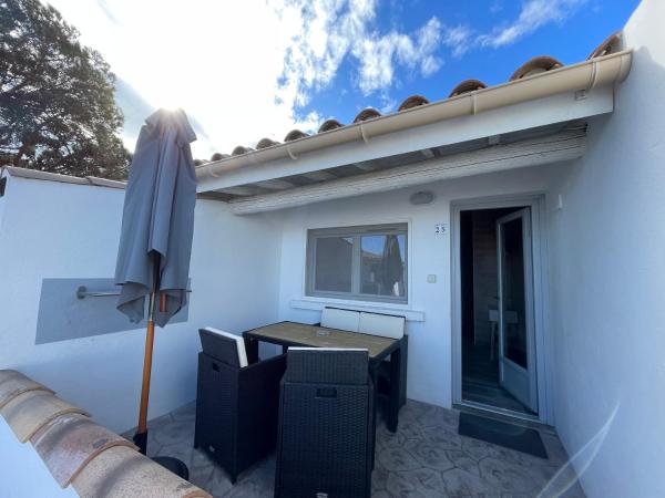 Hotel Mas des Lys : photo 5 de la chambre chambre triple confort avec douche