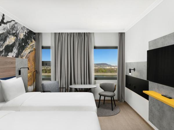 Danubius Hotel Helia : photo 2 de la chambre chambre lits jumeaux premium - vue sur fleuve (récemment rénovée)