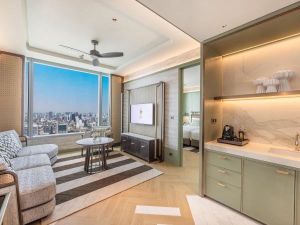 Eastin Grand Hotel Phayathai : photo 2 de la chambre suite 1 chambre avec accès au salon