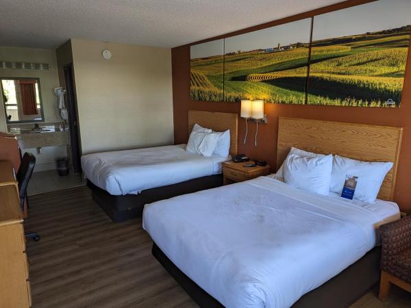 Days Inn by Wyndham Columbus Fairgrounds : photo 5 de la chambre chambre double deluxe avec 2 lits doubles - non-fumeurs