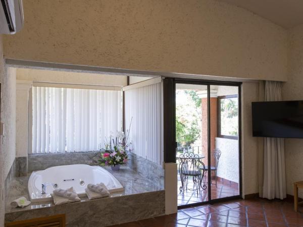 Hosteria Las Quintas Hotel Restaurante Bar : photo 6 de la chambre suite lit king-size avec baignoire spa