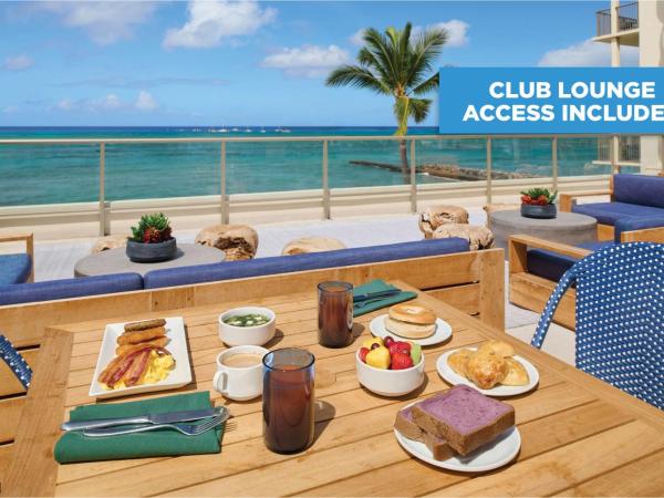 OUTRIGGER Reef Waikiki Beach Resort : photo 2 de la chambre suite club lit king-size - côté océan