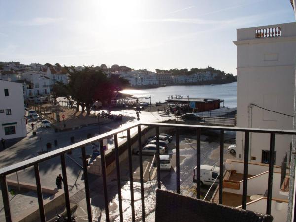 Hostal Marina Cadaqués : photo 9 de la chambre chambre double deluxe avec balcon - vue sur mer