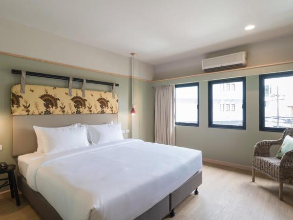 The Blanket Hotel Phuket Old Town : photo 1 de la chambre chambre lit king-size de luxe - vue sur ville