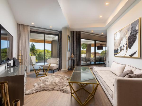 Unique Life Style Hotel : photo 1 de la chambre suite lit king-size - vue sur mer