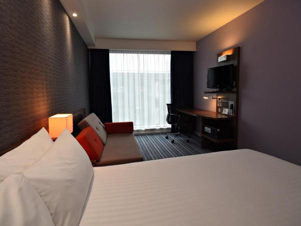 Holiday Inn Express Manchester City Centre Arena, an IHG Hotel : photo 5 de la chambre premium double room with sofa