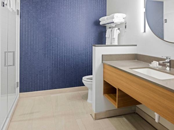 Fairfield Inn & Suites by Marriott San Diego Pacific Beach : photo 3 de la chambre suite lit king-size exécutive avec canapé-lit