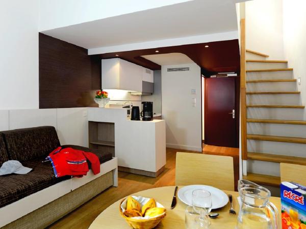 Résidence Residéal Premium Cannes : photo 3 de la chambre appartement en duplex - côté ville (2 adultes + 2 enfants)