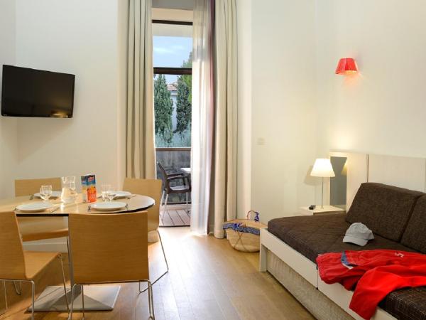 Résidence Residéal Premium Cannes : photo 4 de la chambre appartement en duplex - côté ville (2 adultes + 2 enfants)