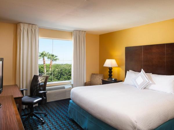 Fairfield Inn & Suites Houston Intercontinental Airport : photo 2 de la chambre chambre lit king-size