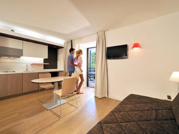 Résidence Residéal Premium Cannes : photo 3 de la chambre studio - côté jardin (2 adultes + 2 enfants)