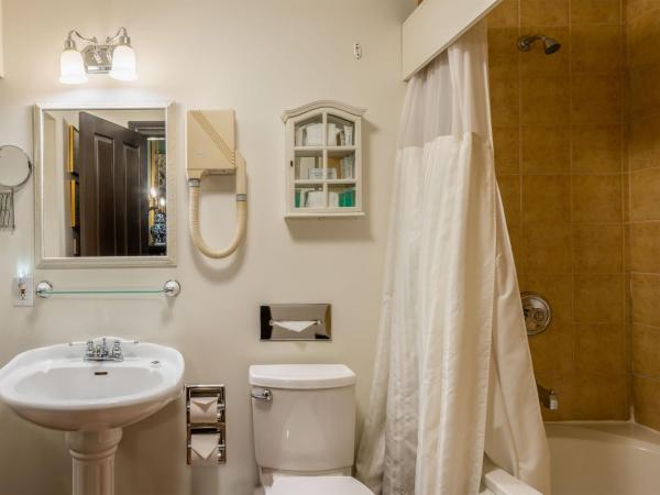 Le Clos Saint-Louis : photo 3 de la chambre chambre lit queen-size prestige – Étages inférieurs