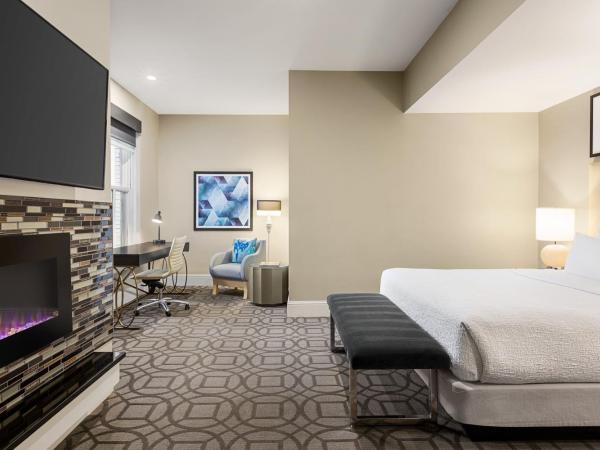 Magnolia Hotel Denver, a Tribute Portfolio Hotel : photo 1 de la chambre grande chambre lit king-size avec cheminée