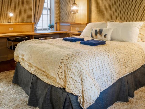 The Cambie Hostel Seymour : photo 1 de la chambre suite lit queen-size