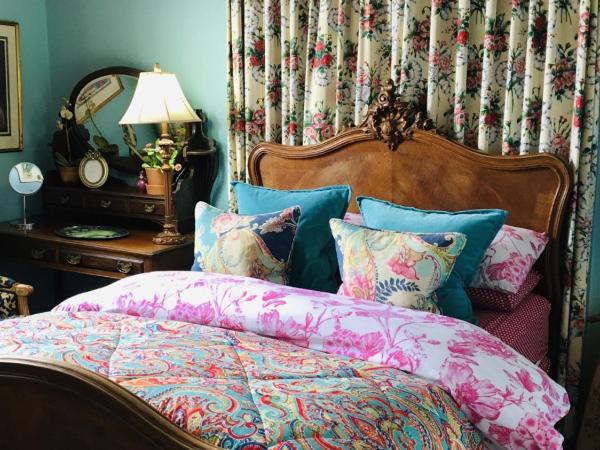 The Forester and Flower : photo 2 de la chambre grande chambre double avec salle de bains privative séparée