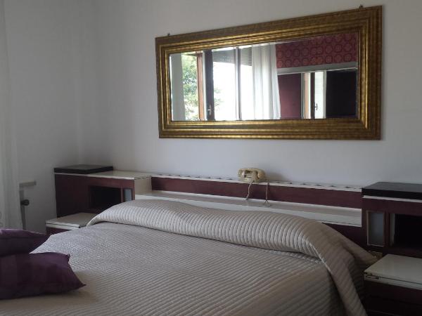 B&B Casa Mancini : photo 5 de la chambre chambre double avec salle de bains privative