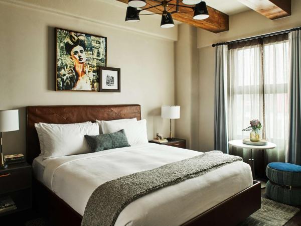 Hotel Figueroa, Unbound Collection by Hyatt : photo 1 de la chambre suite 1 chambre lit king-size