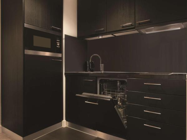 Adina Apartment Hotel Berlin Hackescher Markt : photo 4 de la chambre appartement 1 chambre