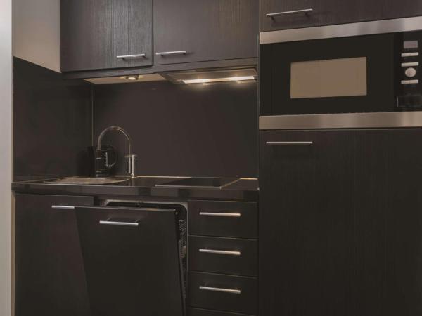 Adina Apartment Hotel Berlin Hackescher Markt : photo 5 de la chambre studio premier