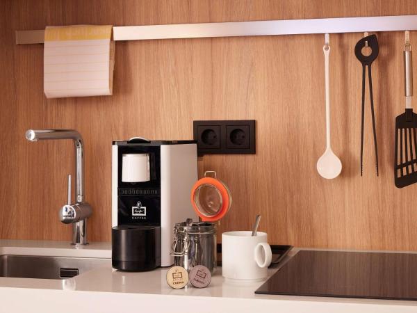 Adina Apartment Hotel Dusseldorf : photo 6 de la chambre studio