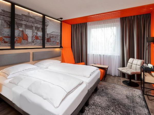 ibis Styles Berlin Treptow : photo 1 de la chambre chambre lits jumeaux supérieure avec kitchenette