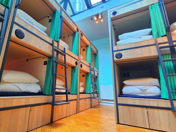 Clink261 Hostel : photo 4 de la chambre capsule dans dortoir mixte de 14 lits