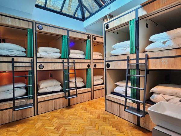 Clink261 Hostel : photo 5 de la chambre capsule dans dortoir mixte de 14 lits