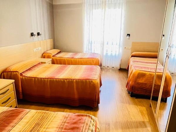 Hostal Hispanico I : photo 6 de la chambre chambre quadruple