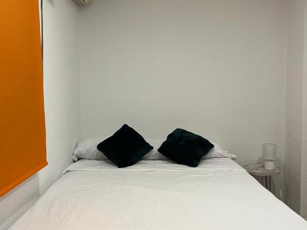 Guest House Leo : photo 8 de la chambre chambre simple avec toilettes et douche communes