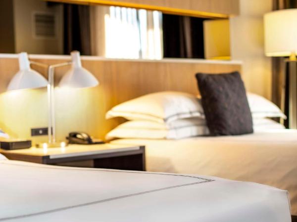 The Yorkville Royal Sonesta Hotel Toronto : photo 2 de la chambre chambre de luxe avec 2 lits queen-size.