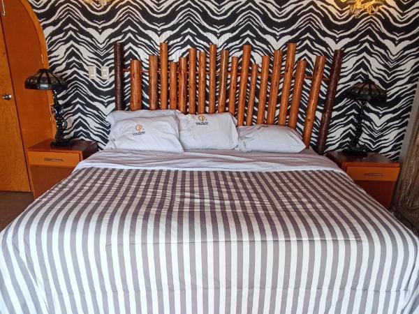 Hotel Temático Casa Puebla : photo 5 de la chambre chambre lit king-size - vue sur montagne