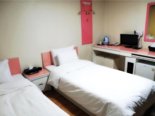 Ho Home Tel : photo 2 de la chambre chambre lits jumeaux avec salle de bains privative