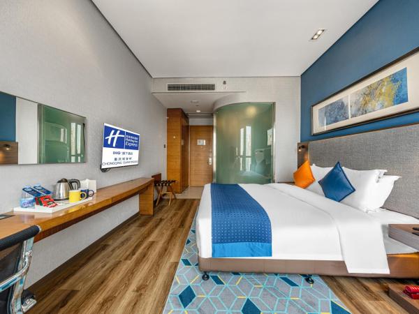 Holiday Inn Express Chongqing Guanyinqiao , an IHG Hotel : photo 2 de la chambre chambre king standard avec vue sur ville