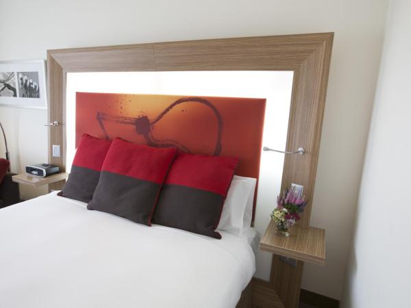 Novotel Sydney Olympic Park : photo 5 de la chambre chambre lit king-size supérieure avec balcon