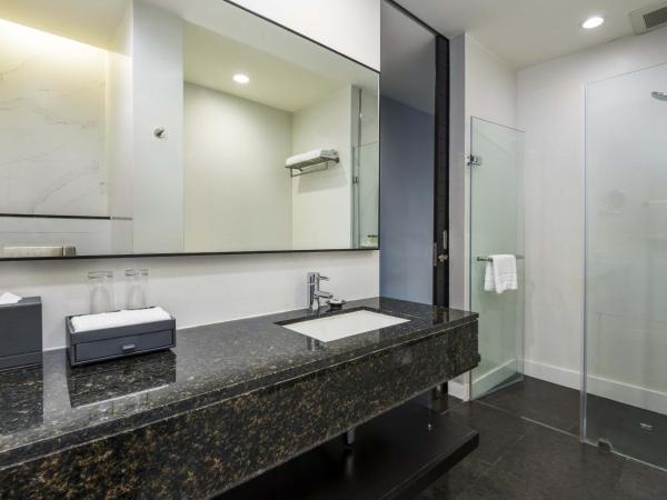 Hôtel Chatrium Riverside Bangkok : photo 10 de la chambre suite 1 chambre lit king-size - vue sur toits 