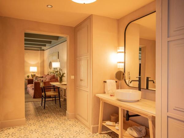 Hospes Las Casas del Rey de Baeza, a Member of Design Hotels : photo 3 de la chambre suite junior (2 adultes)