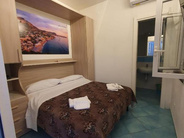Hotel Mareluna Ischia : photo 2 de la chambre petite chambre double ou lits jumeaux
